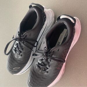 Hoka sneaker size 7.5